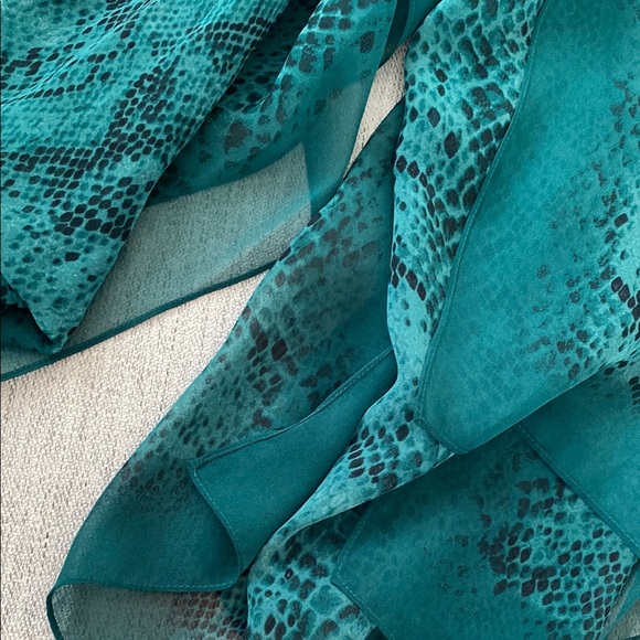 WHBM Green Snake Print Scarf - Picture 5 of 8